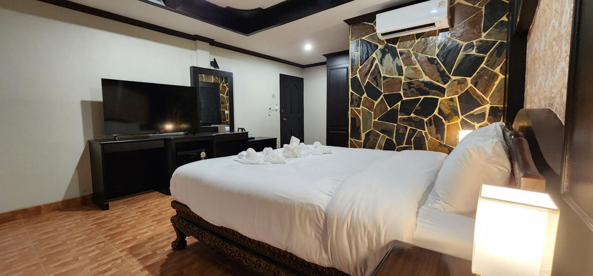 Arya Suites Patong Beach Exterior foto
